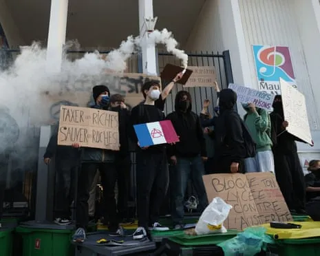 New France's Prime Minister Faces Intense Scrutiny as Countrywide Protests Paralyze Education and Transportation